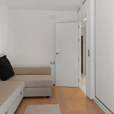 Elegant By Harbour By Costarentals - Ref 236 Apartment