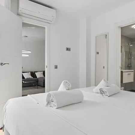 Elegant By Harbour By Costarentals - Ref 236 Apartment